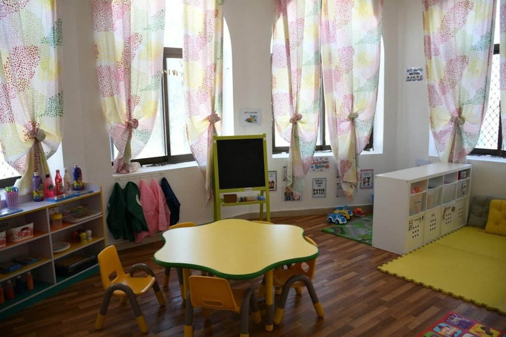 Jak czyścić i dezynfekować zabawki w żłobku?